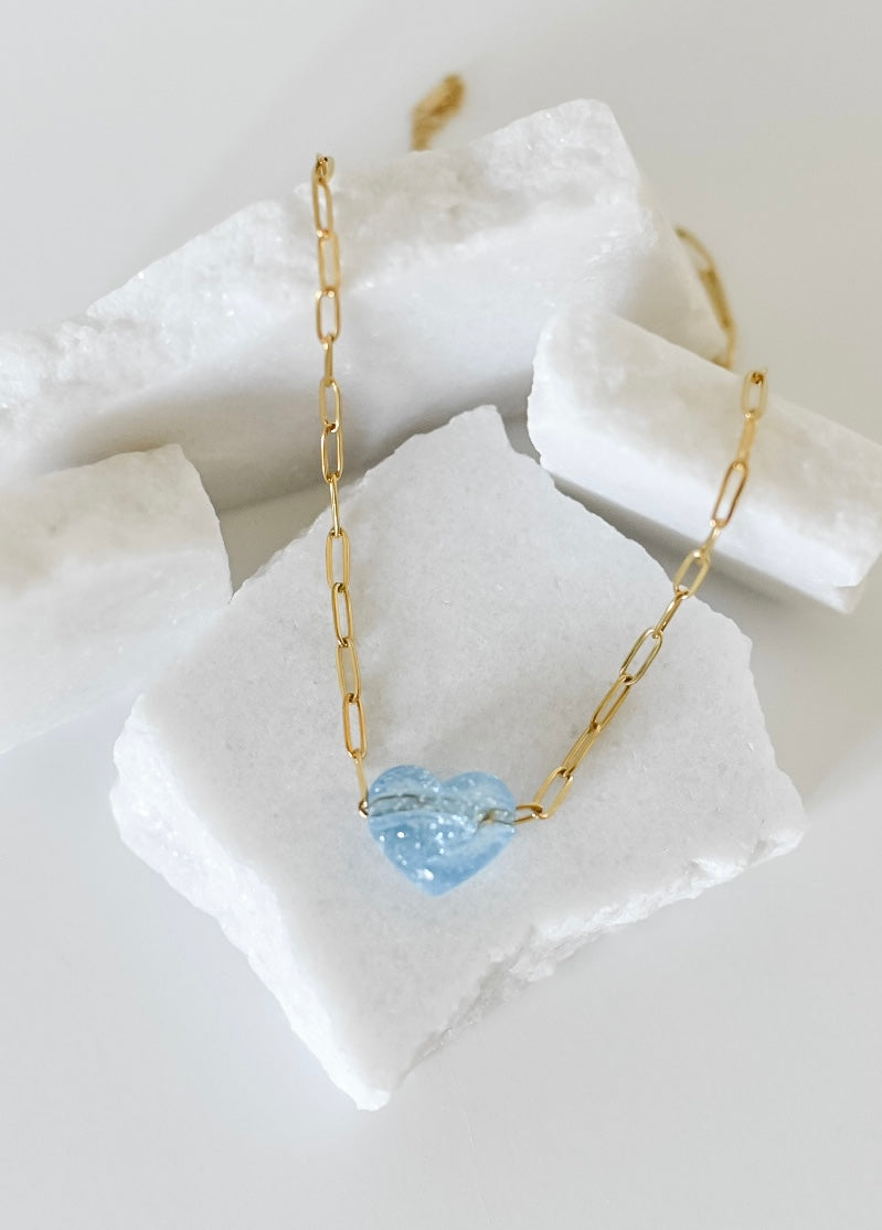 Bella acrylic heart paperclip necklace | blue